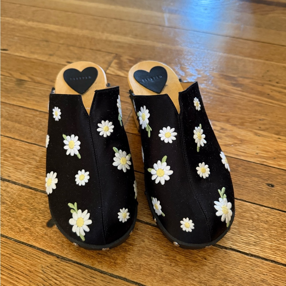 Sleeper Black Daisy Embroidered Clogs